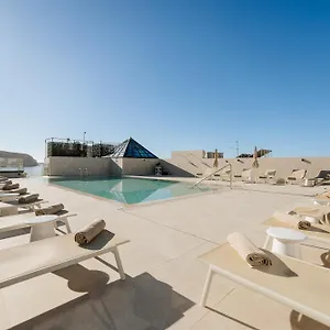Reveron Plaza Hotel